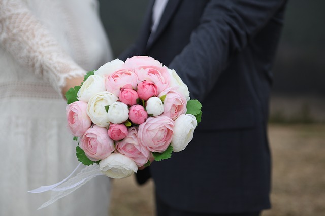 胡蝶蘭のブーケは結婚式でなぜ定番なの 贈る際には花言葉の意味やブーケの種類について知っておこう 開業 開店 移転祝いにwebカタログギフト オフィスギフト